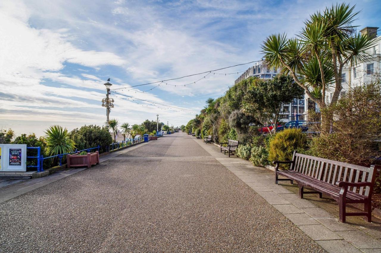 Oyo The Palm Court Hotel Eastbourne Bagian luar foto