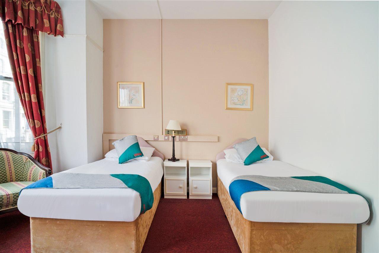 Oyo The Palm Court Hotel Eastbourne Bagian luar foto