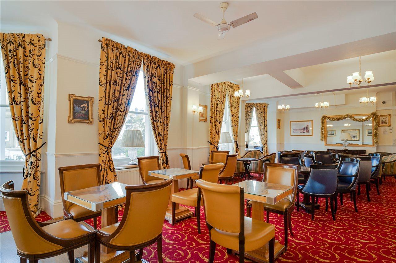 Oyo The Palm Court Hotel Eastbourne Bagian luar foto