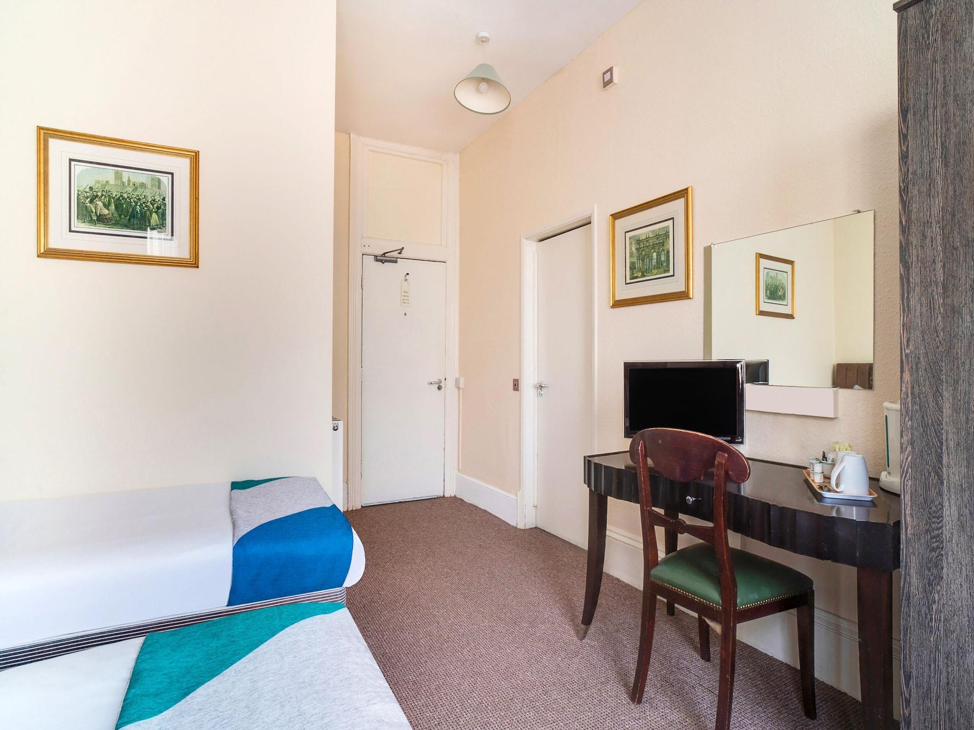 Oyo The Palm Court Hotel Eastbourne Bagian luar foto