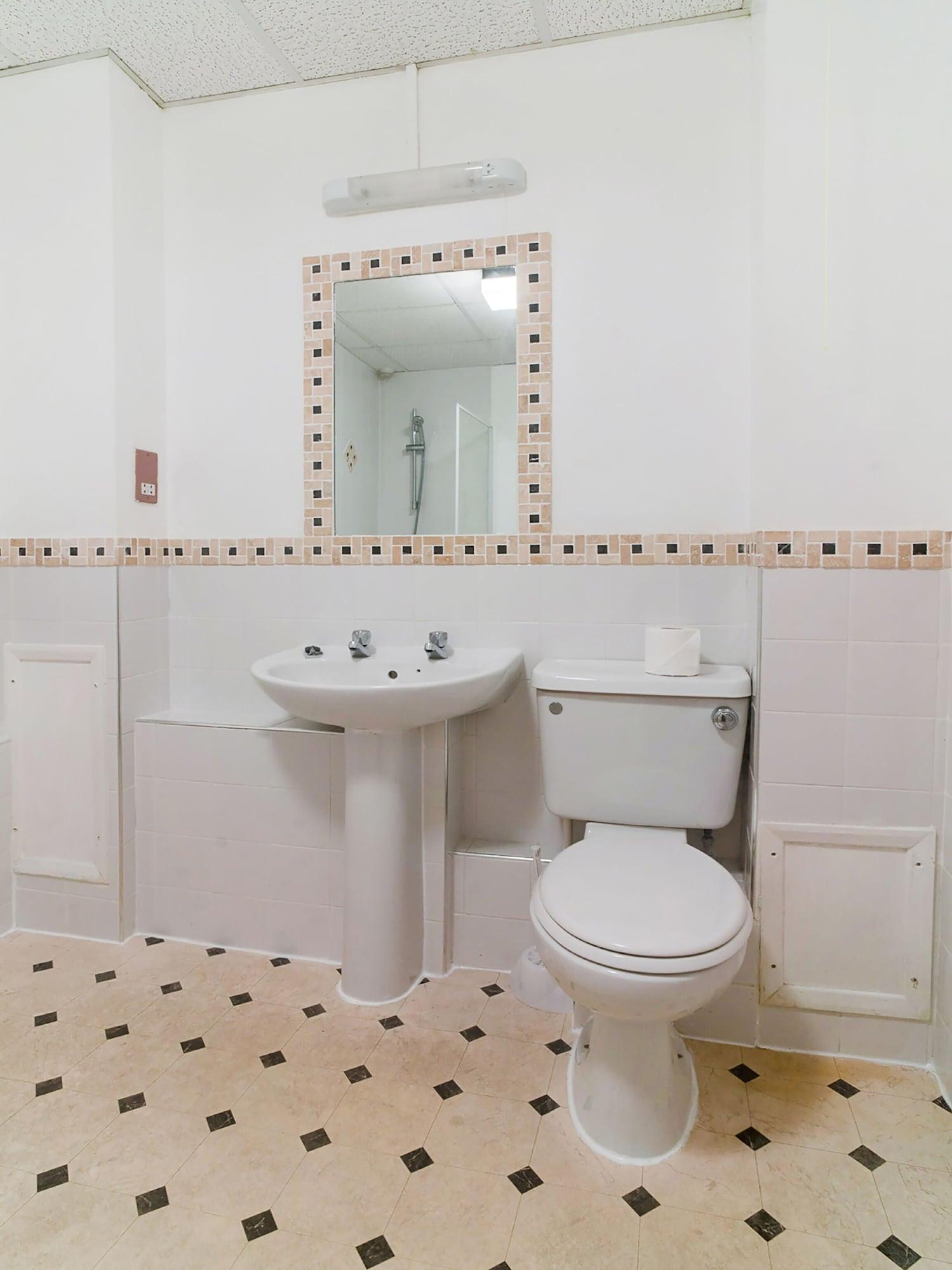 Oyo The Palm Court Hotel Eastbourne Bagian luar foto