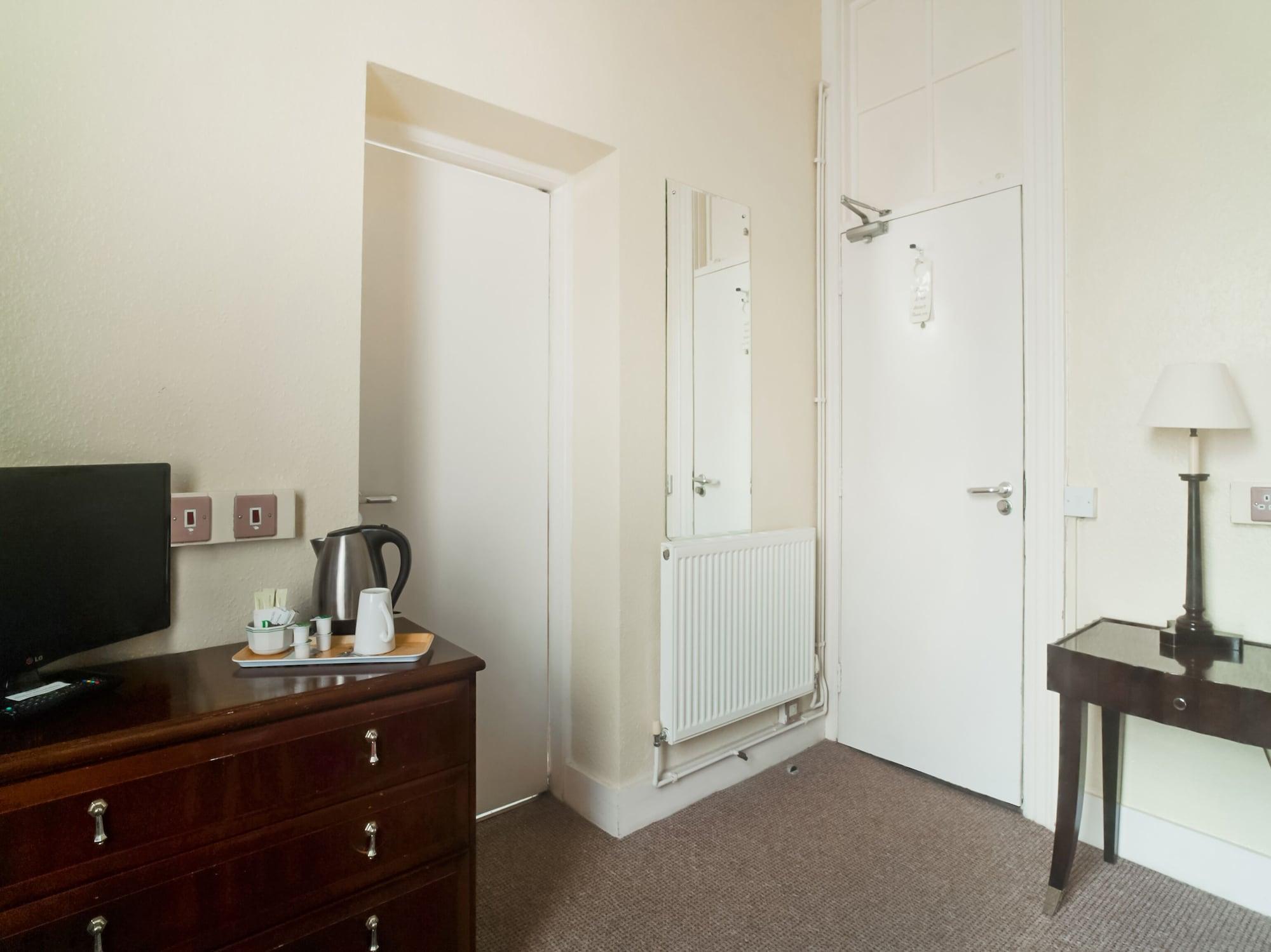 Oyo The Palm Court Hotel Eastbourne Bagian luar foto