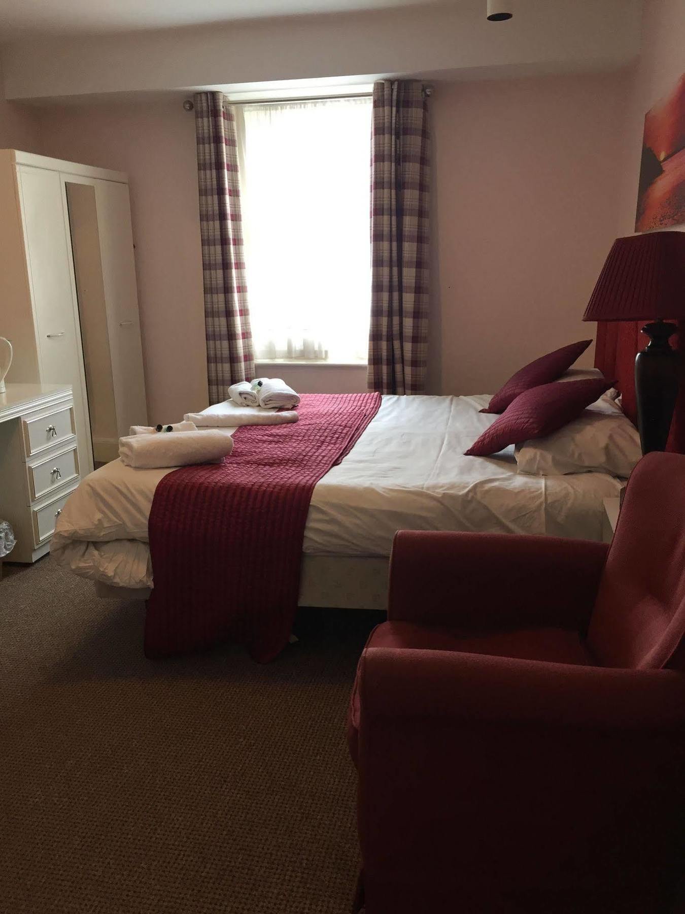 Oyo The Palm Court Hotel Eastbourne Bagian luar foto