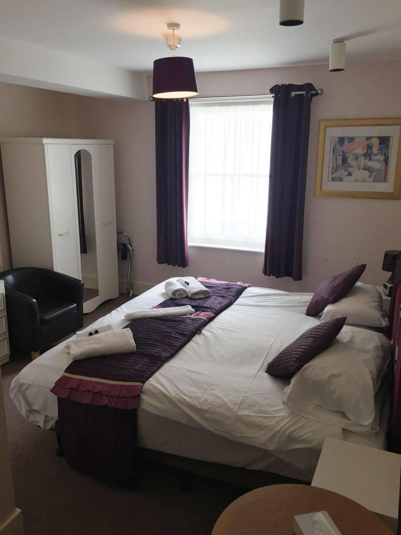 Oyo The Palm Court Hotel Eastbourne Bagian luar foto