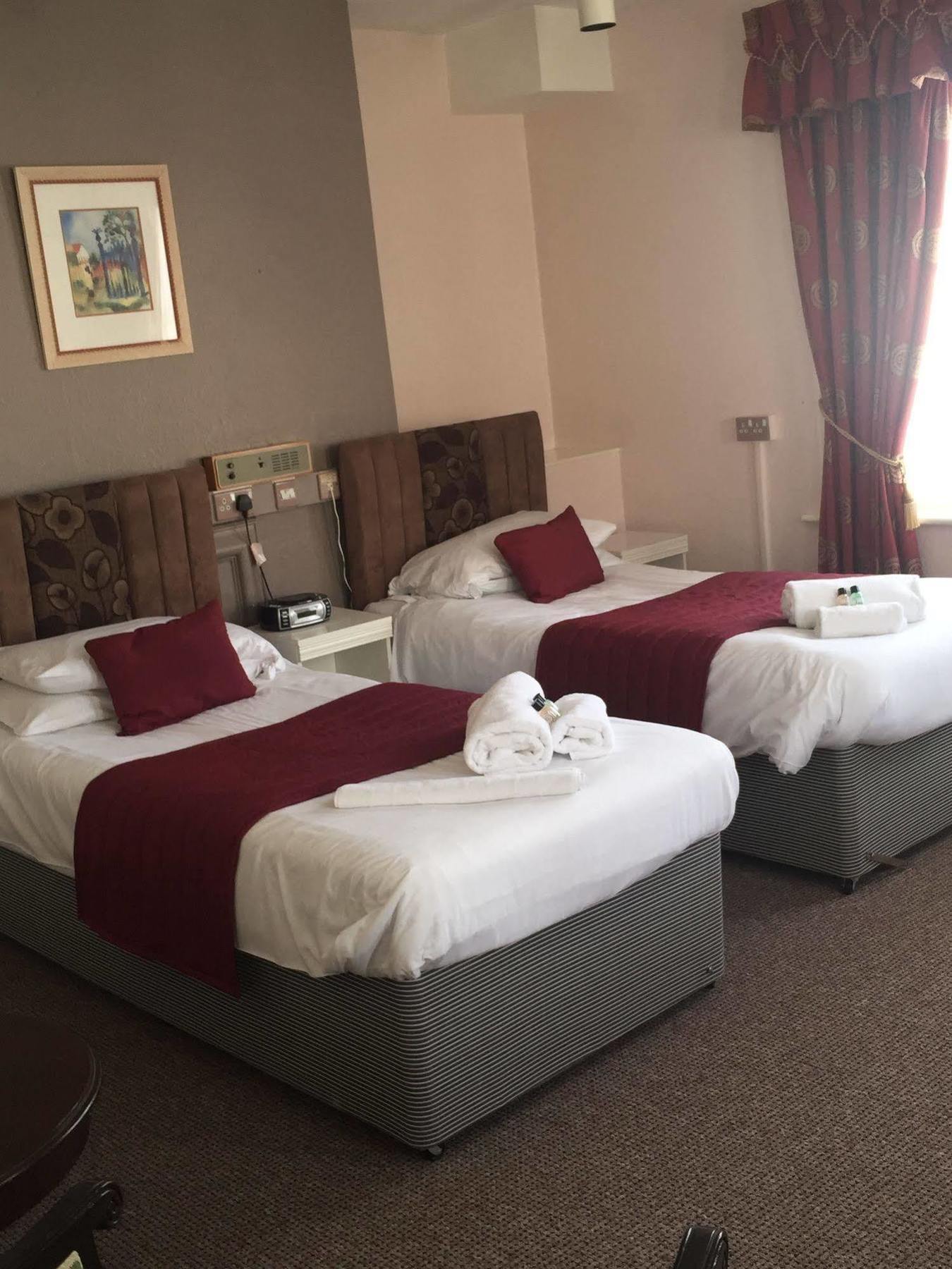 Oyo The Palm Court Hotel Eastbourne Bagian luar foto