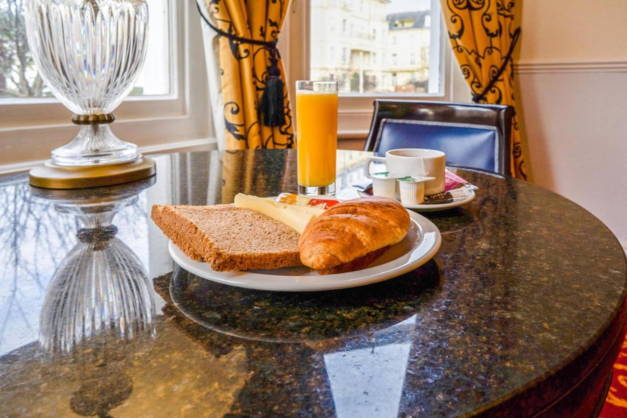 Oyo The Palm Court Hotel Eastbourne Bagian luar foto